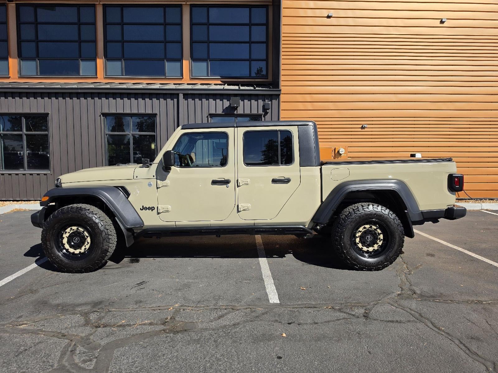 2020 Jeep Gladiator Sport Pickup 4D 5 ft
