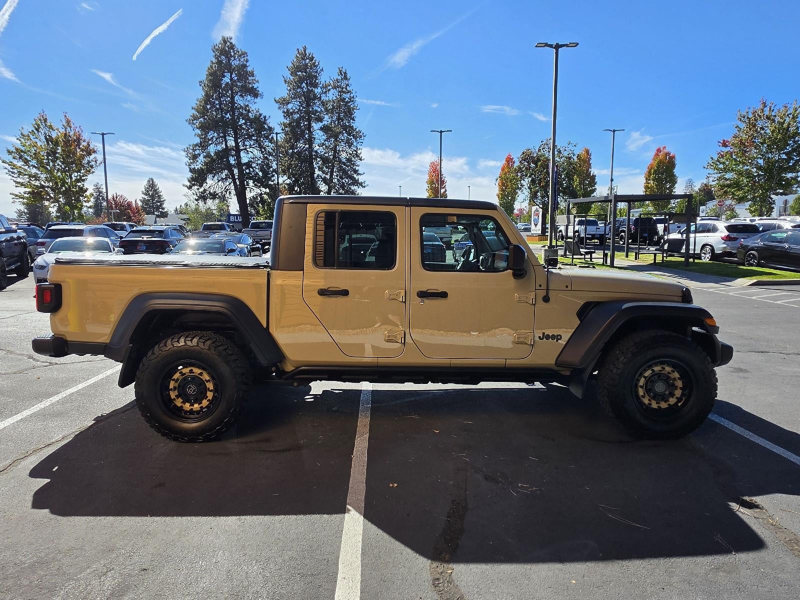 2020 Jeep Gladiator Sport Pickup 4D 5 ft