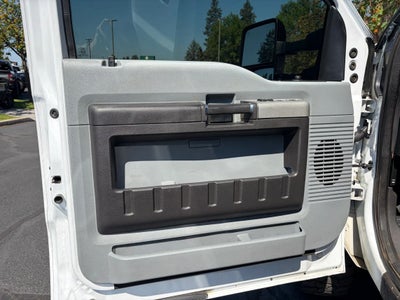 2015 Ford F350 Super Duty Crew Cab XLT Pickup 4D 8 ft