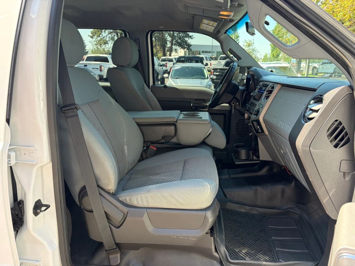 2015 Ford F350 Super Duty Crew Cab XLT Pickup 4D 8 ft
