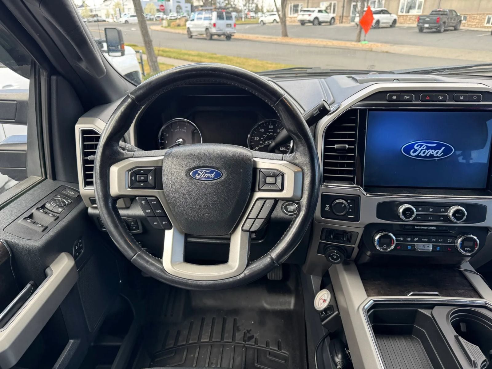 2022 Ford F-350SD Lariat