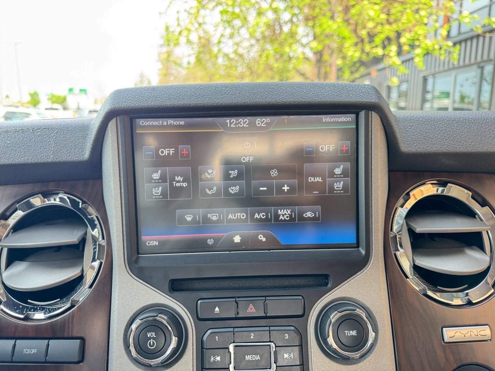 2016 Ford F-350SD Lariat DRW