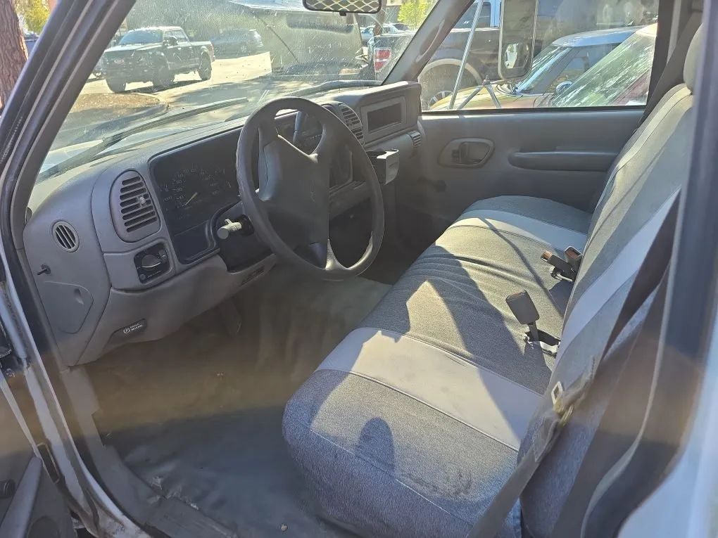 2000 Chevrolet 3500 HD Regular Cab & Chassis 136" WB