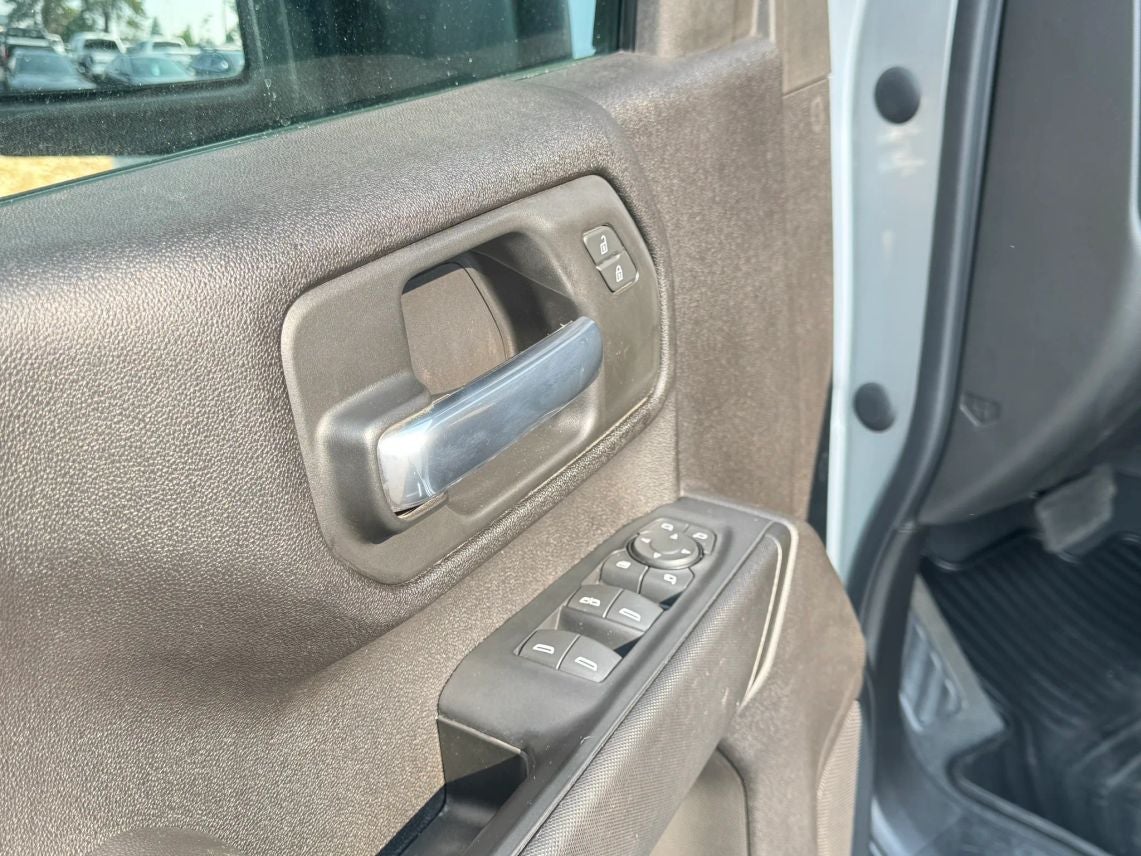 2022 Chevrolet Silverado 2500 HD Double Cab Custom Pickup 4D 8 ft