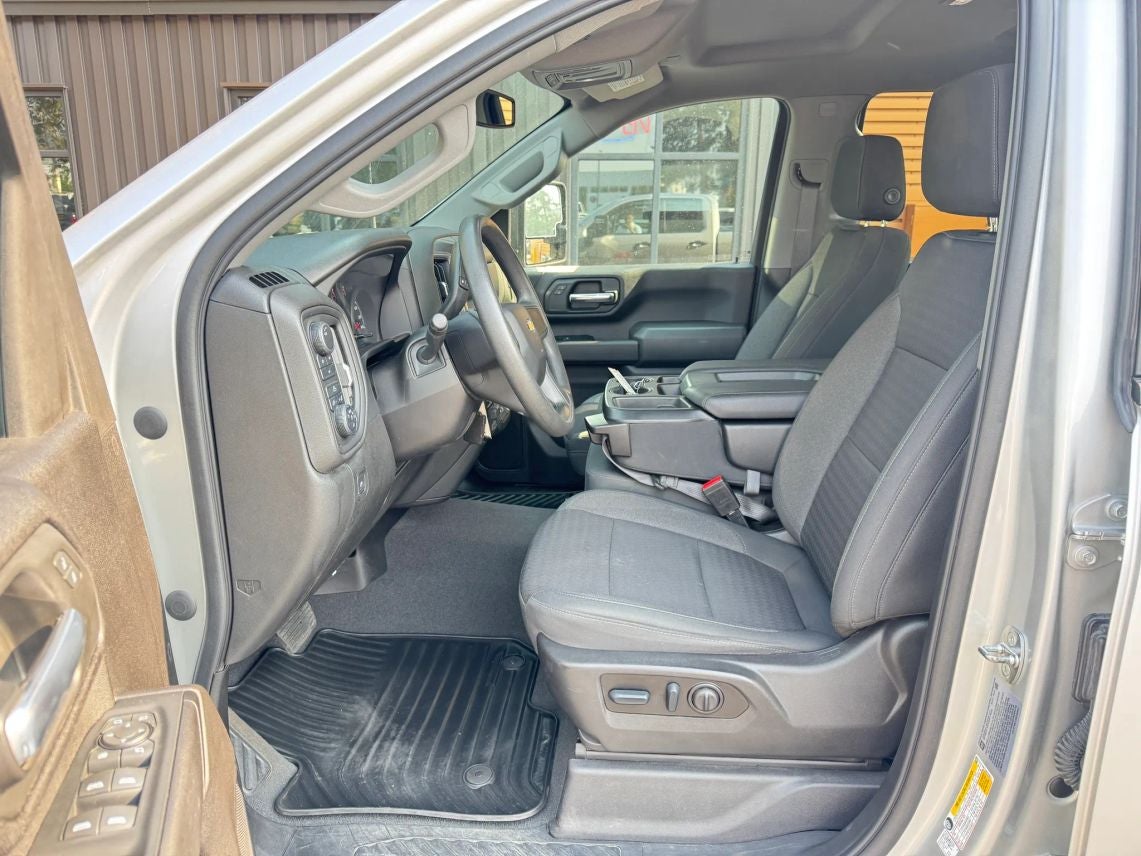 2022 Chevrolet Silverado 2500 HD Double Cab Custom Pickup 4D 8 ft