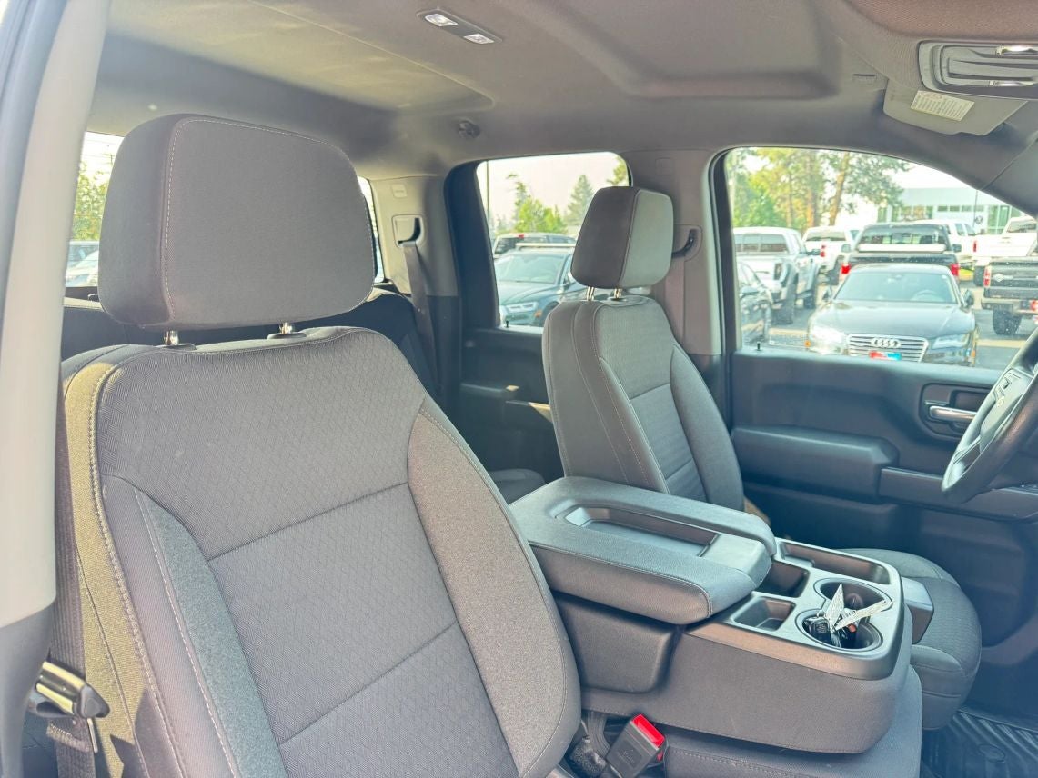 2022 Chevrolet Silverado 2500 HD Double Cab Custom Pickup 4D 8 ft
