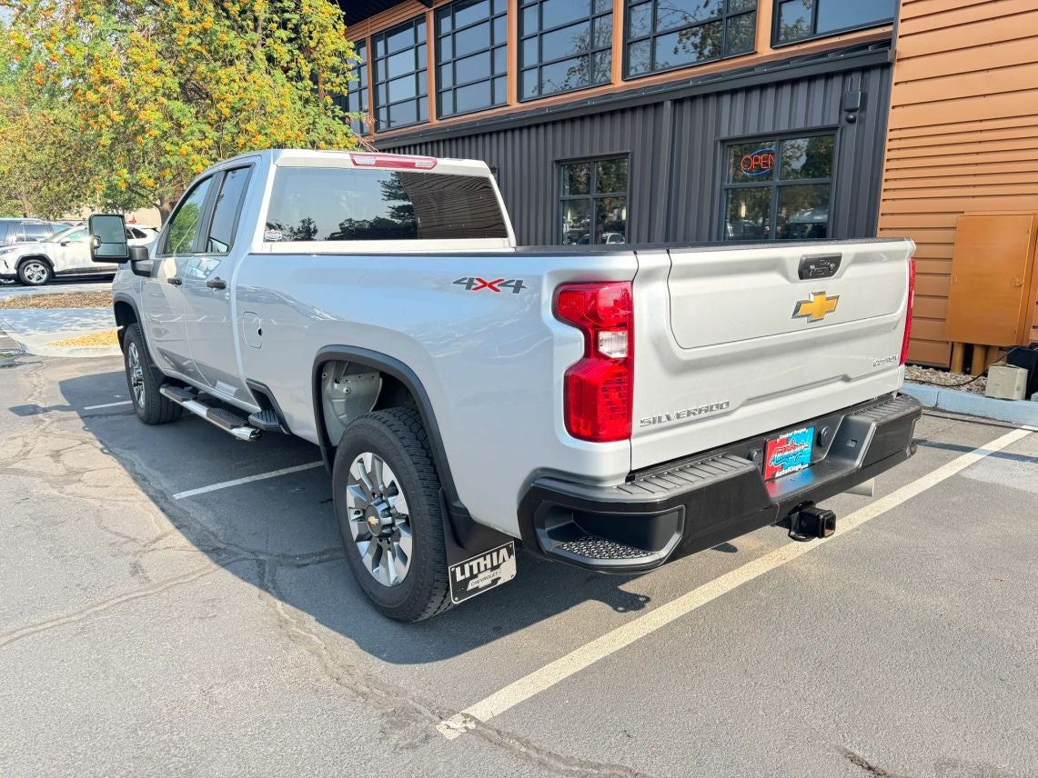 2022 Chevrolet Silverado 2500 HD Double Cab Custom Pickup 4D 8 ft