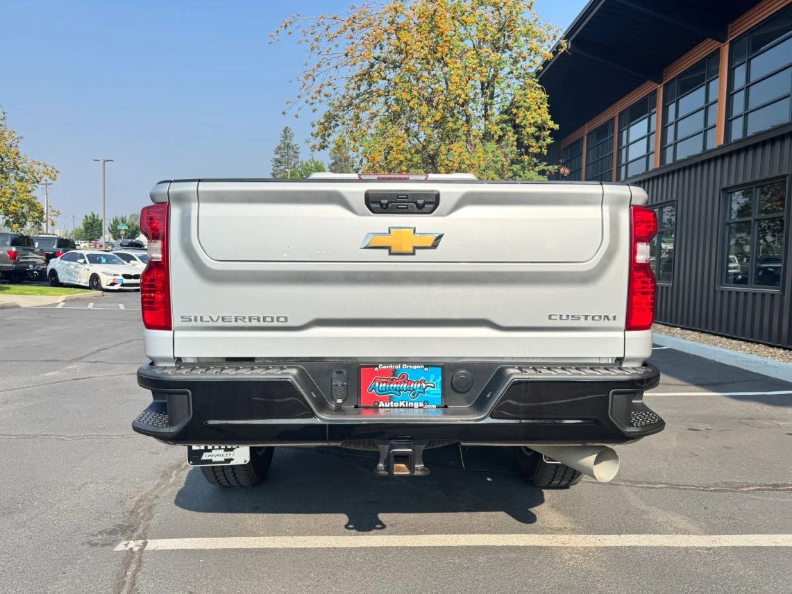 2022 Chevrolet Silverado 2500 HD Double Cab Custom Pickup 4D 8 ft