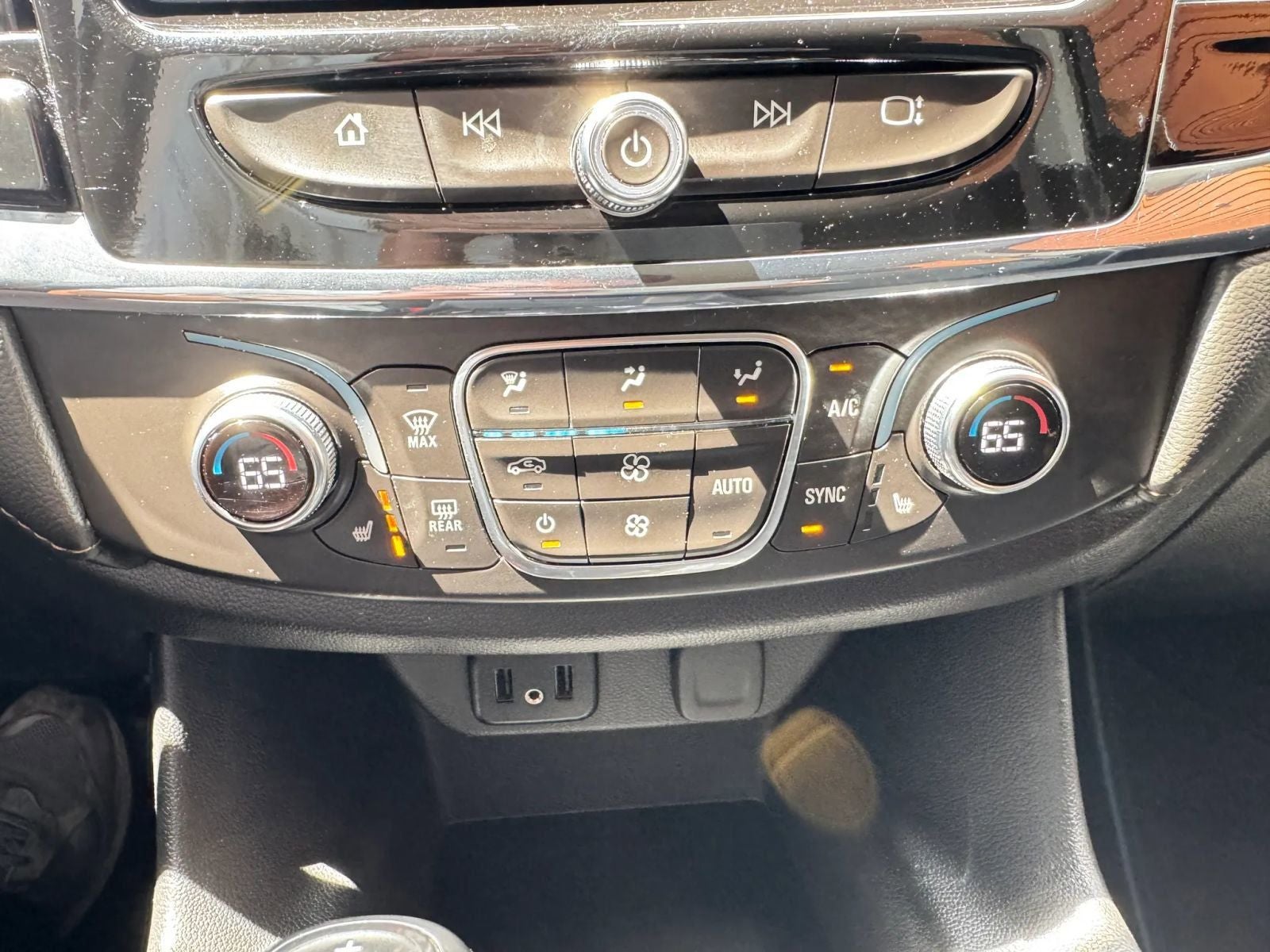 2018 Chevrolet Traverse LT Cloth w/1LT