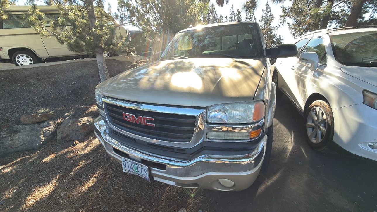 2005 GMC Sierra 2500 HD Extended Cab SLE Pickup 4D 8 ft