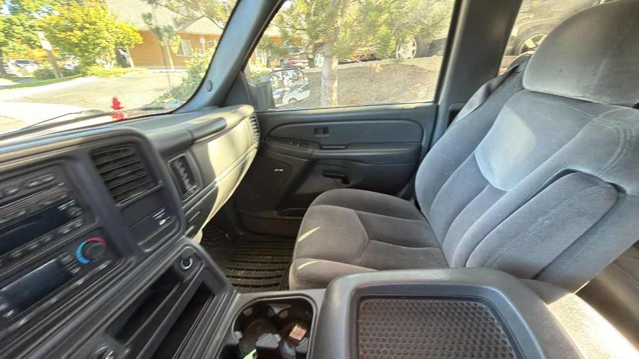 2005 GMC Sierra 2500 HD Extended Cab SLE Pickup 4D 8 ft