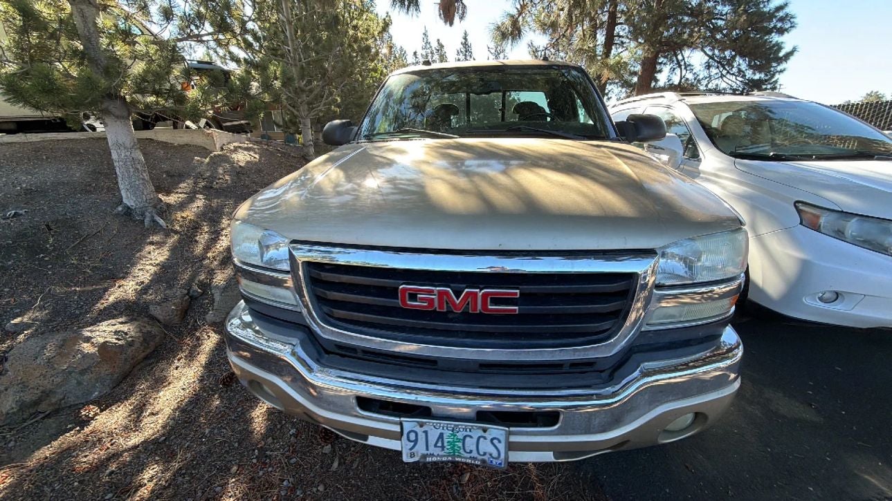 2005 GMC Sierra 2500 HD Extended Cab SLE Pickup 4D 8 ft