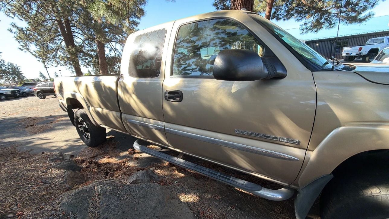 2005 GMC Sierra 2500 HD Extended Cab SLE Pickup 4D 8 ft