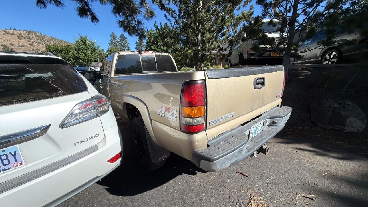 2005 GMC Sierra 2500 HD Extended Cab SLE Pickup 4D 8 ft