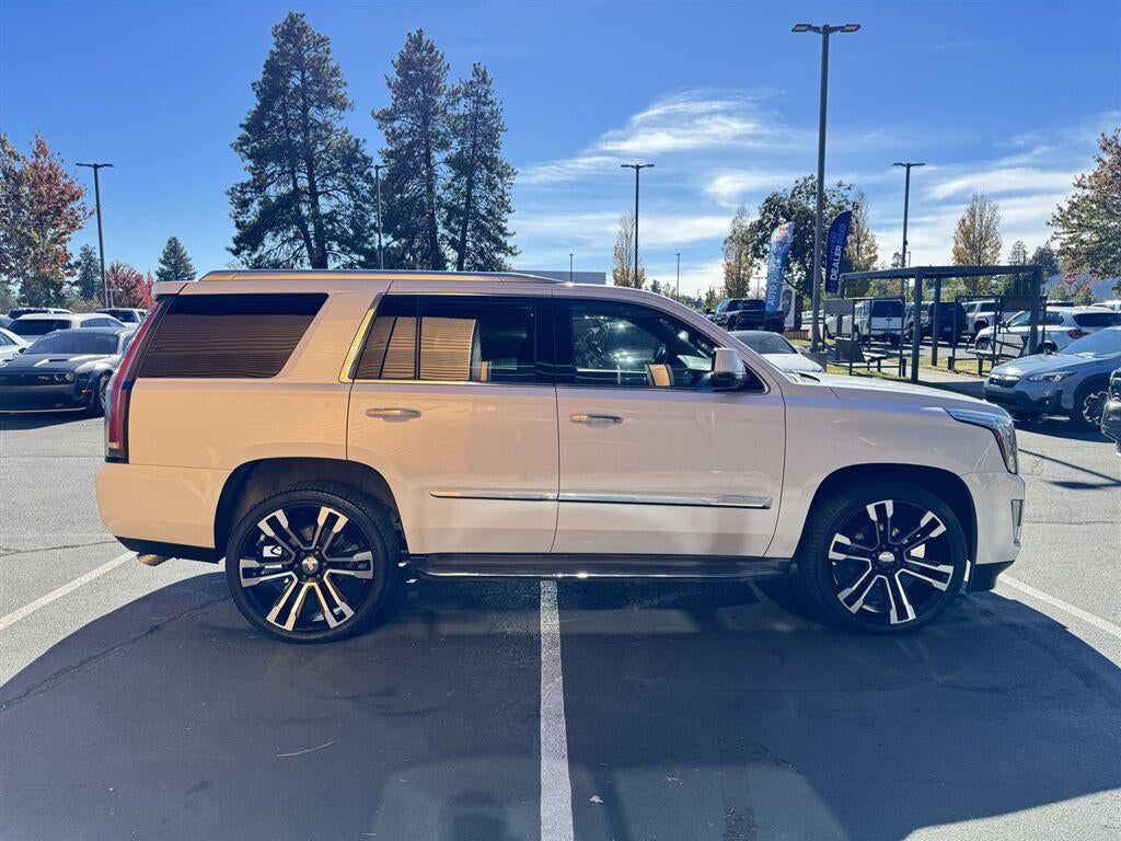 2016 Cadillac Escalade Luxury Collection