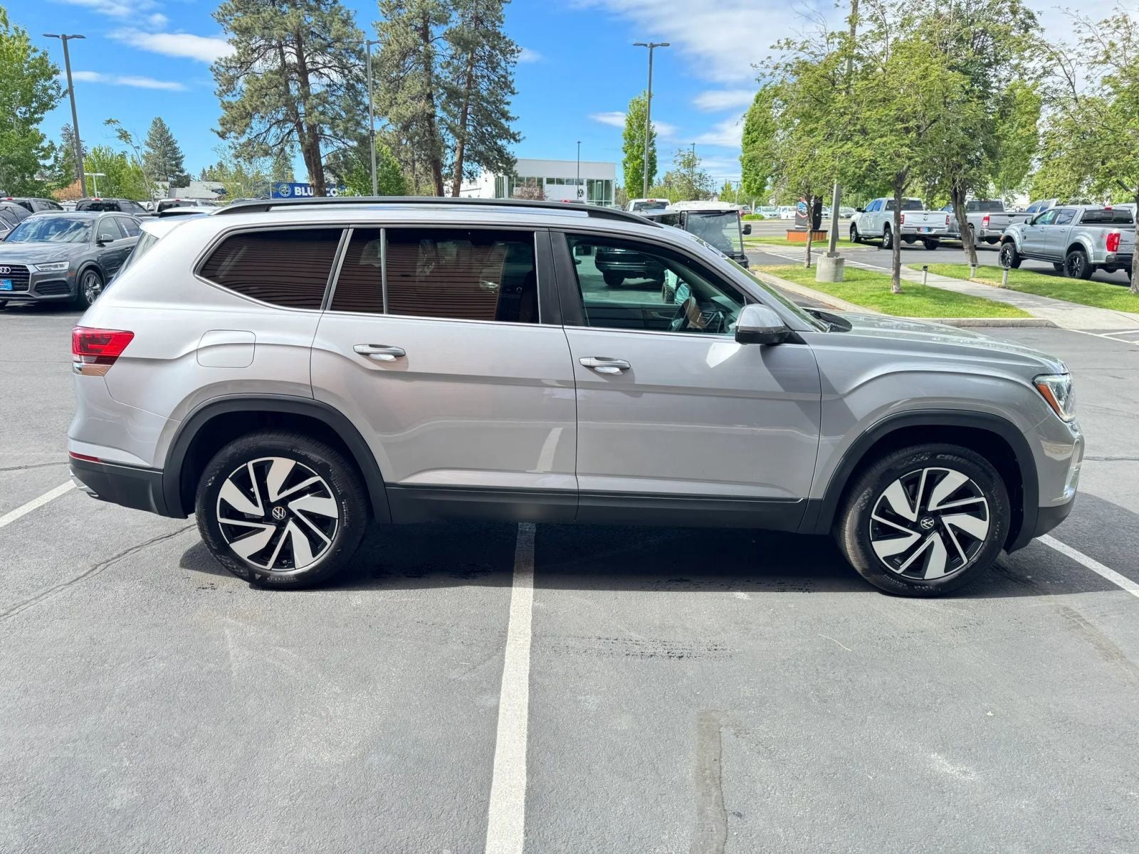 2025 Volkswagen Atlas 2.0T SE w/Technology