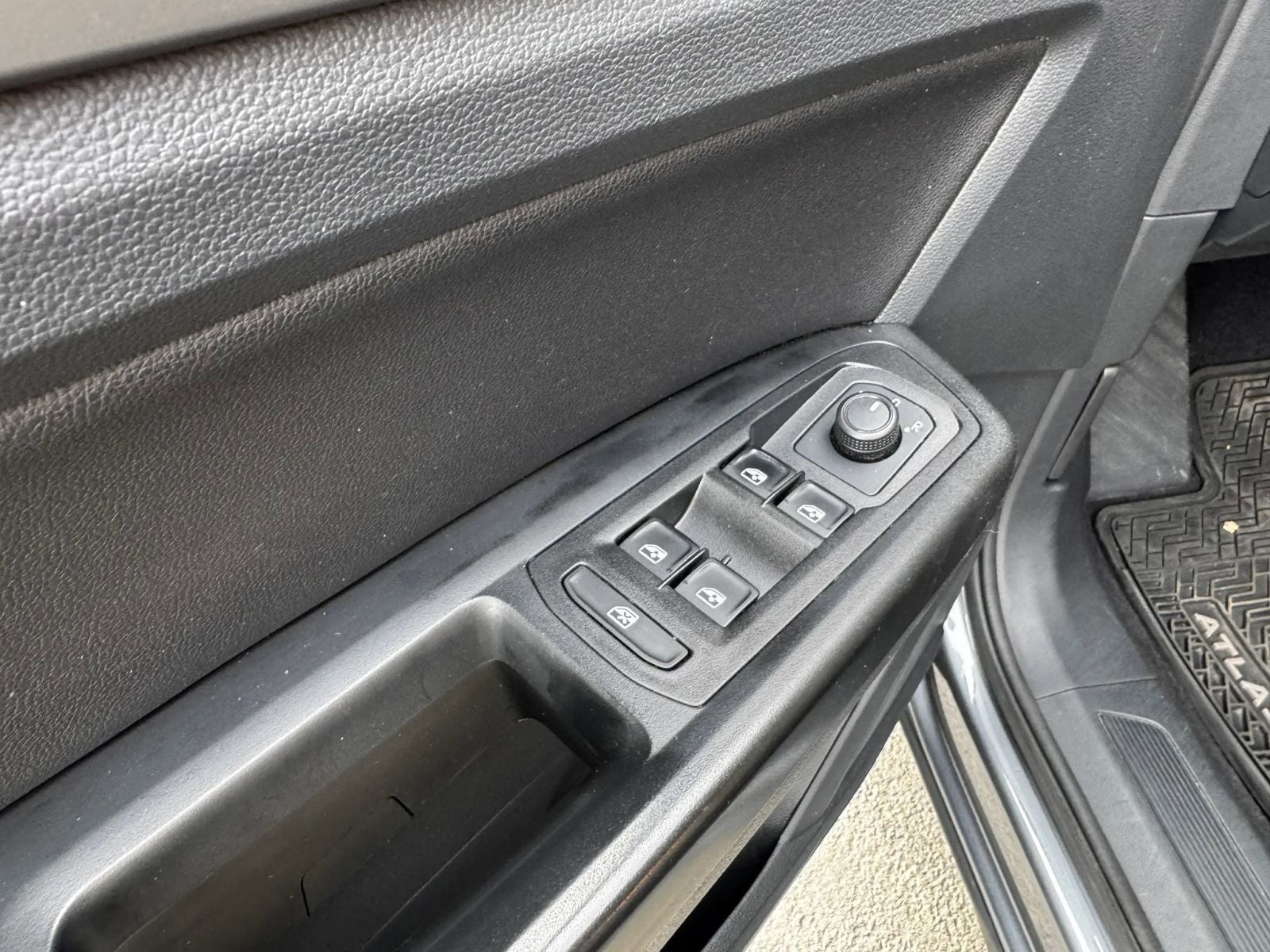 2021 Volkswagen Atlas 3.6L V6 SE w/Technology R-Line