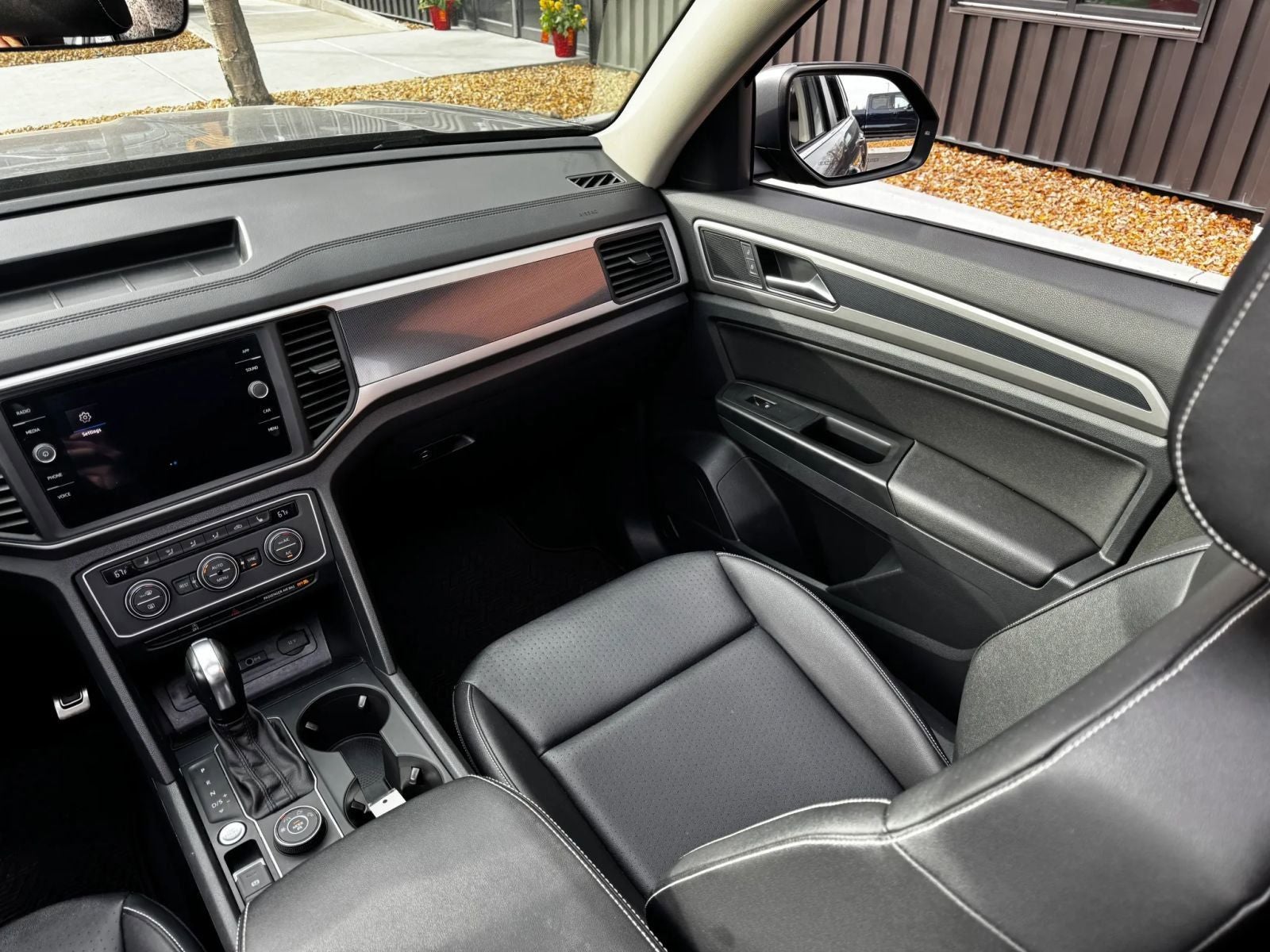 2021 Volkswagen Atlas 3.6L V6 SE w/Technology R-Line