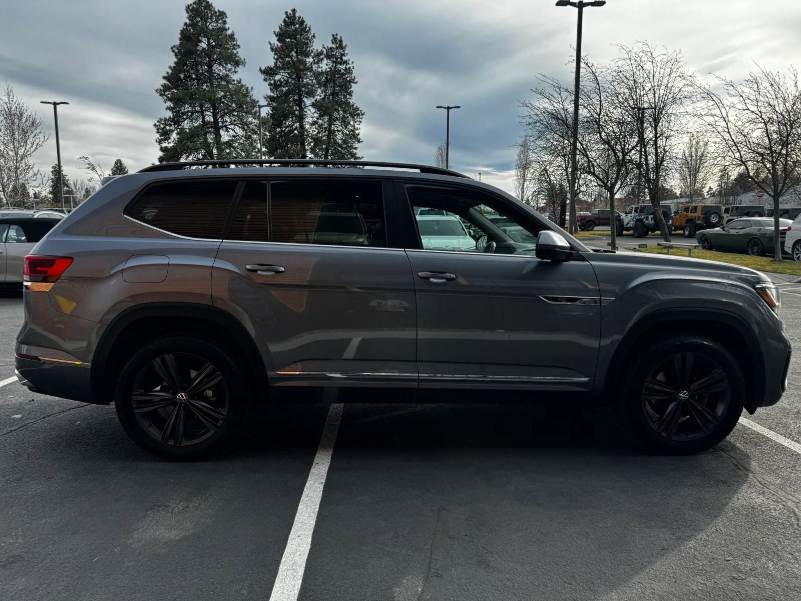 2021 Volkswagen Atlas 3.6L V6 SE w/Technology R-Line