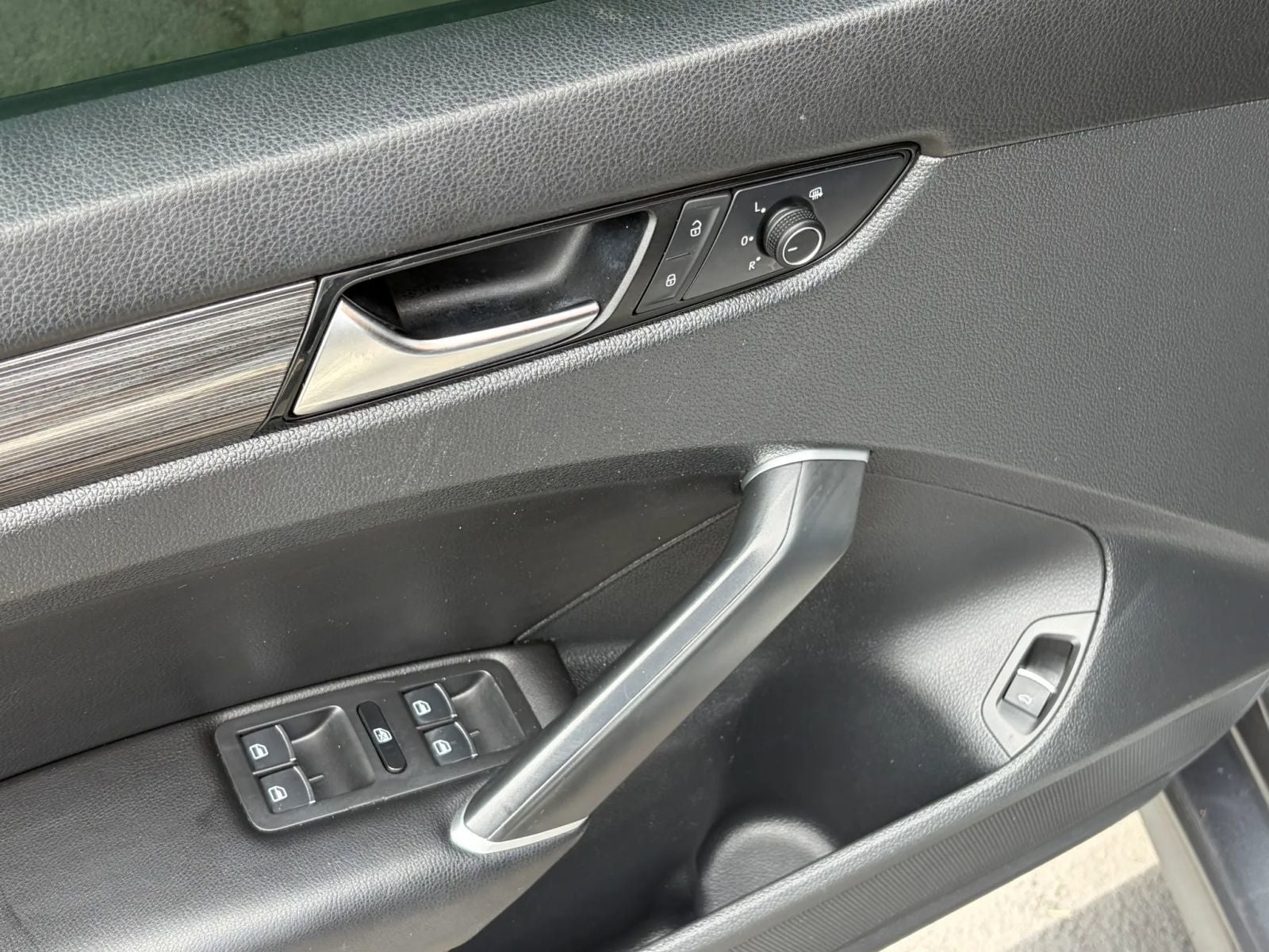 2022 Volkswagen Passat 2.0T R-Line