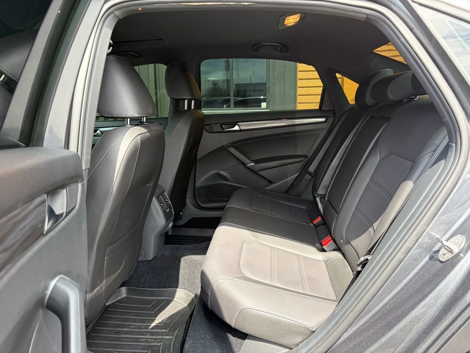 2022 Volkswagen Passat 2.0T R-Line
