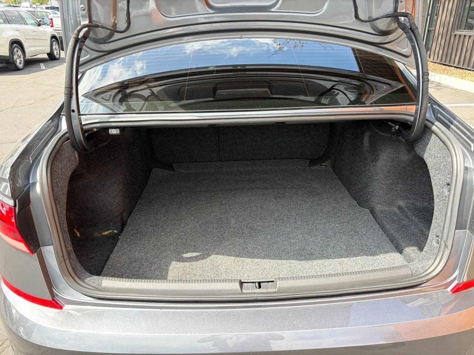 2022 Volkswagen Passat 2.0T R-Line