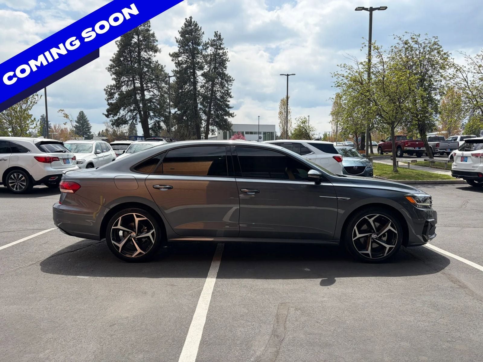 2022 Volkswagen Passat 2.0T R-Line
