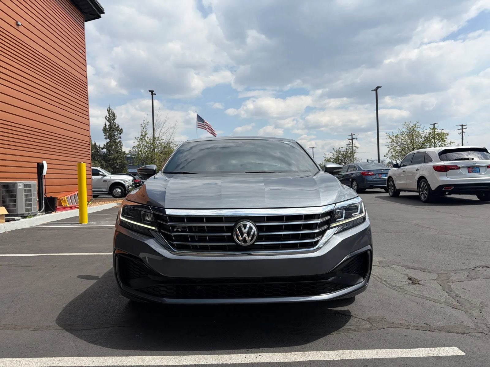 2022 Volkswagen Passat 2.0T R-Line