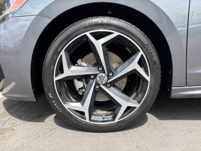 2022 Volkswagen Passat 2.0T R-Line