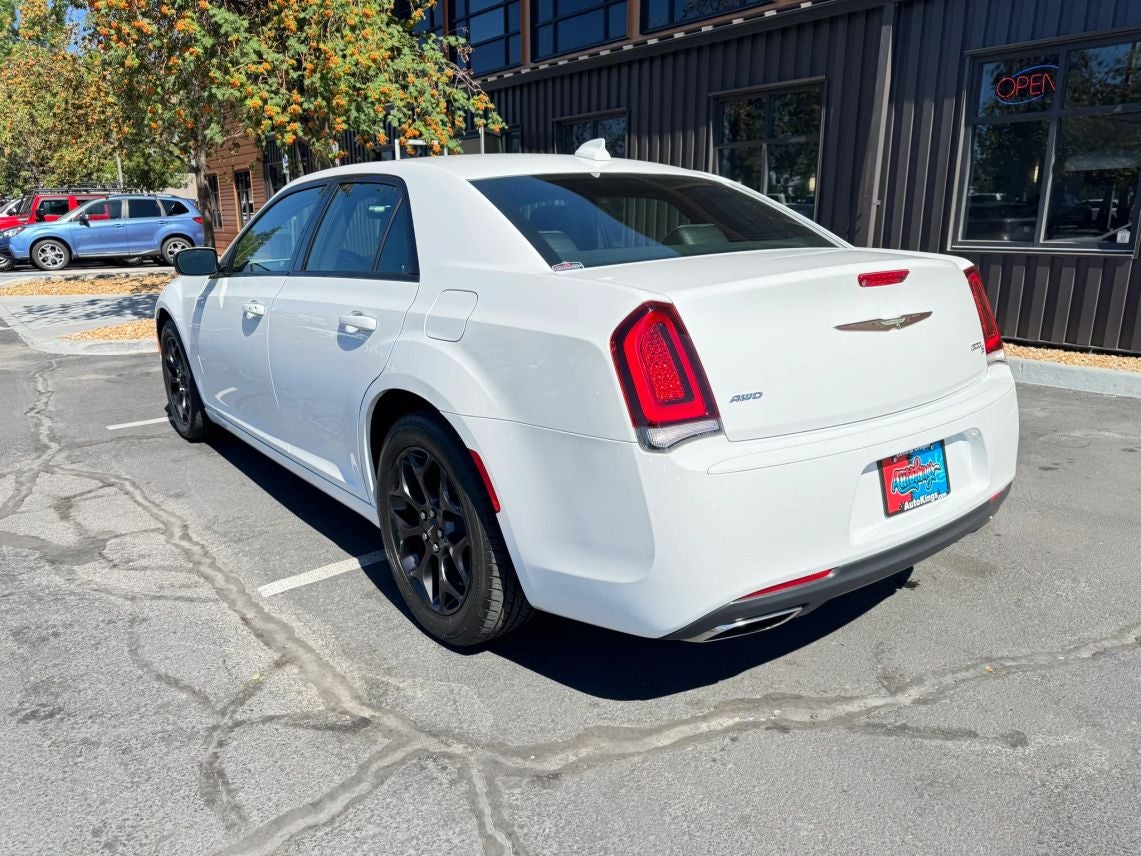 2019 Chrysler 300 300S Sedan 4D