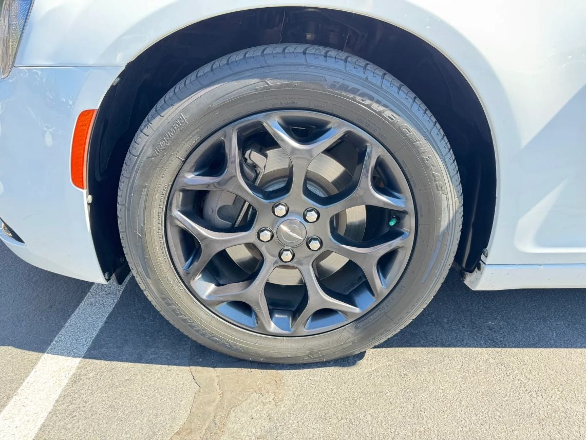 2019 Chrysler 300 300S Sedan 4D