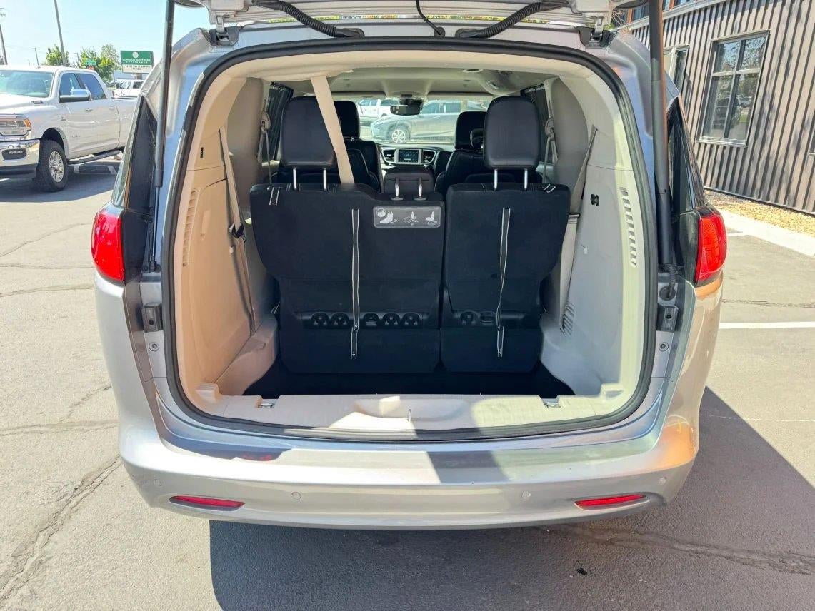 2021 Chrysler Voyager LXI