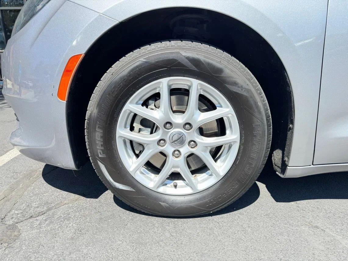 2021 Chrysler Voyager LXI