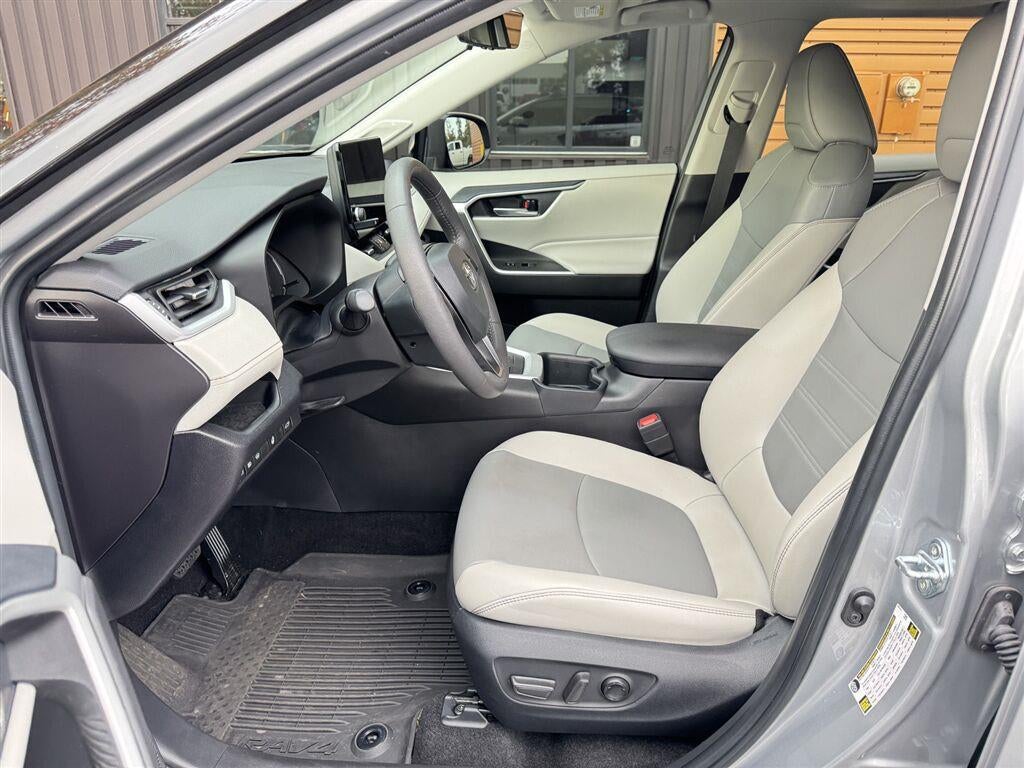 2025 Toyota Rav4 XLE Premium