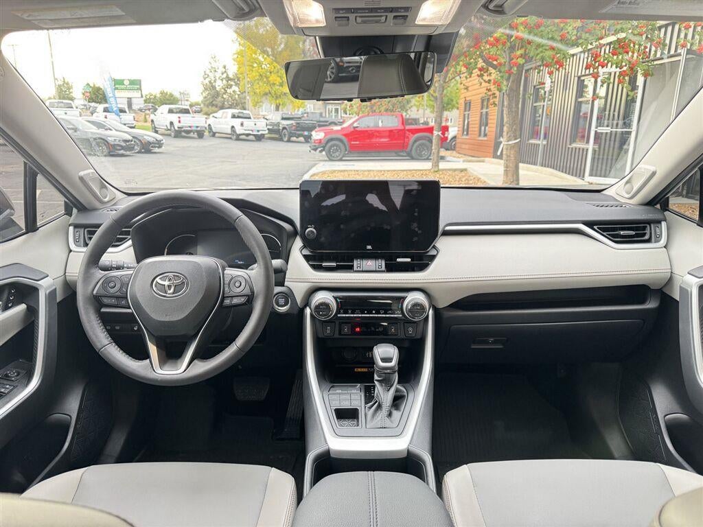 2025 Toyota Rav4 XLE Premium