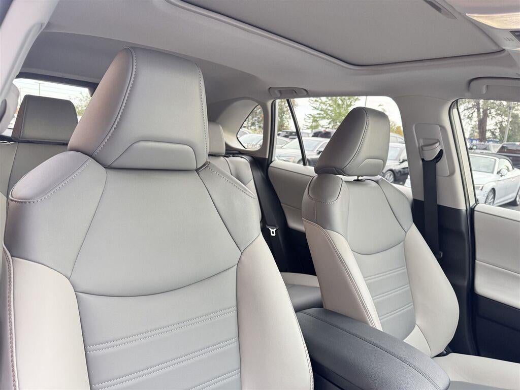 2025 Toyota Rav4 XLE Premium