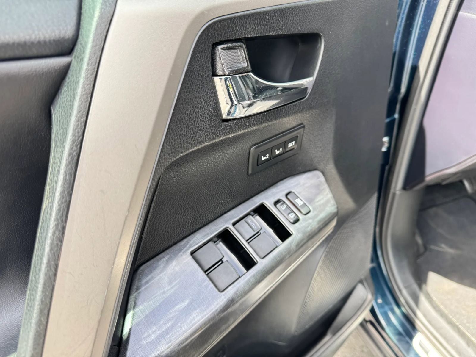 2017 Toyota RAV4 Platinum