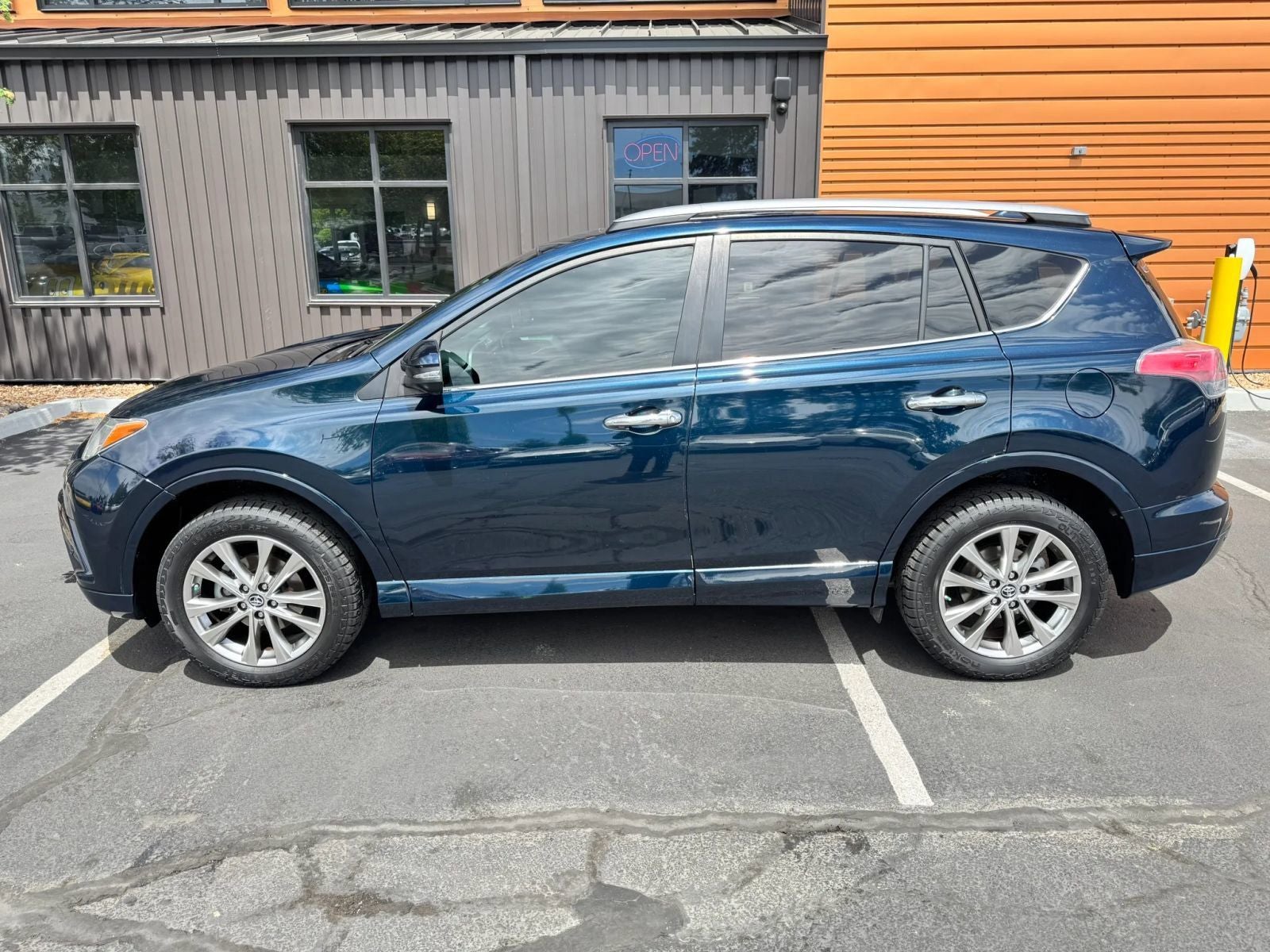 2017 Toyota RAV4 Platinum