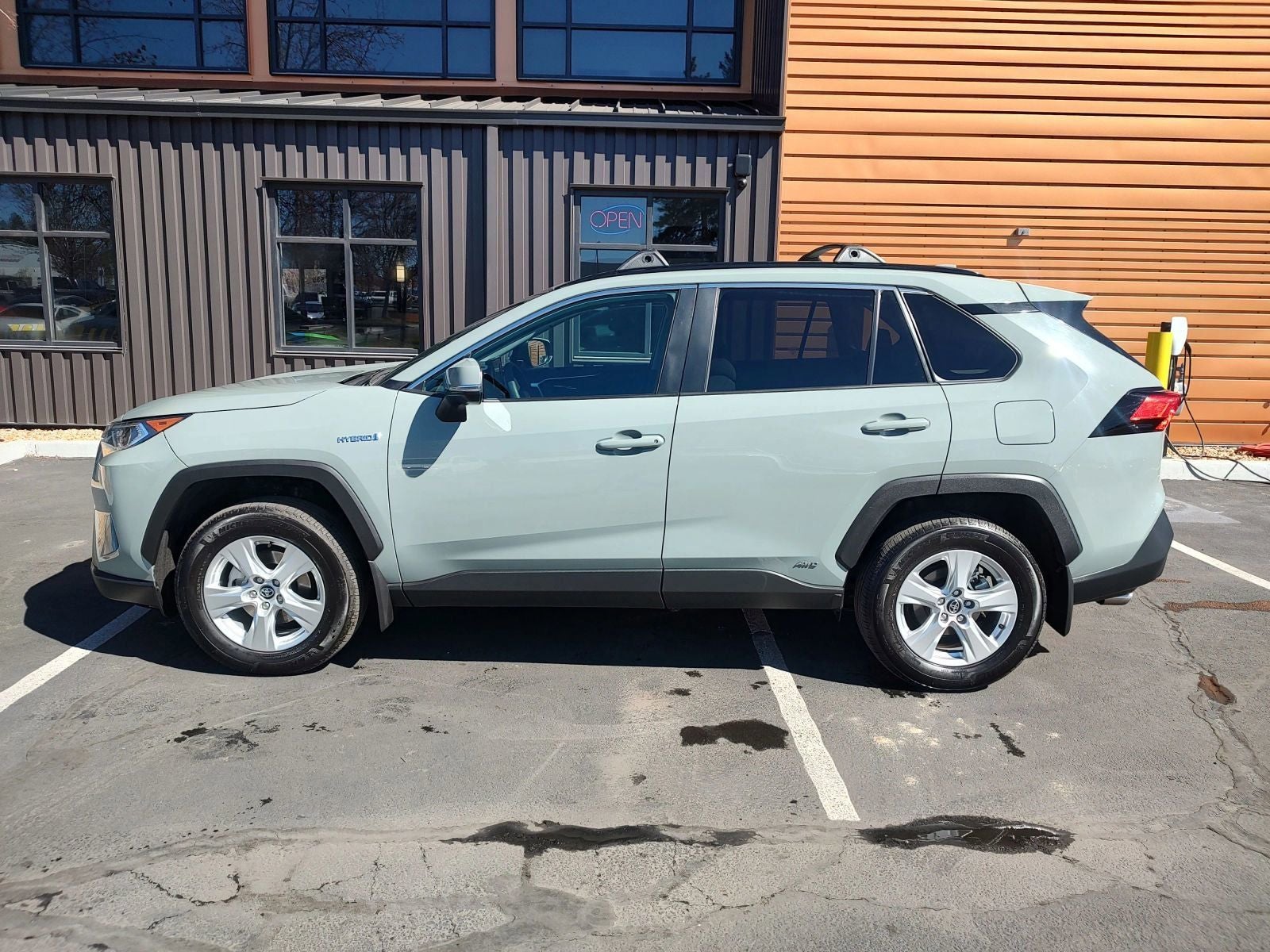 2020 Toyota RAV4 Hybrid XLE