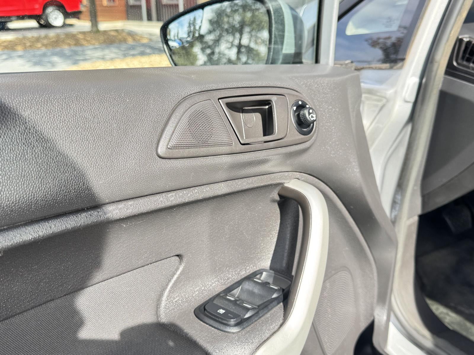 2012 Ford Fiesta SE