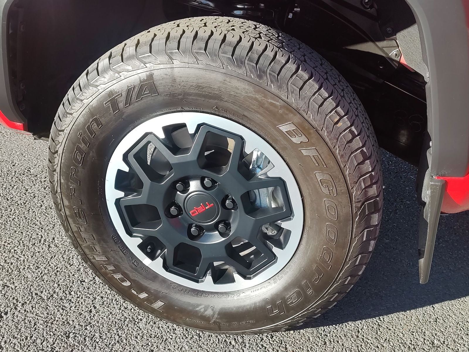 2024 Toyota Tacoma TRD Off-Road Pickup 4D 5 ft