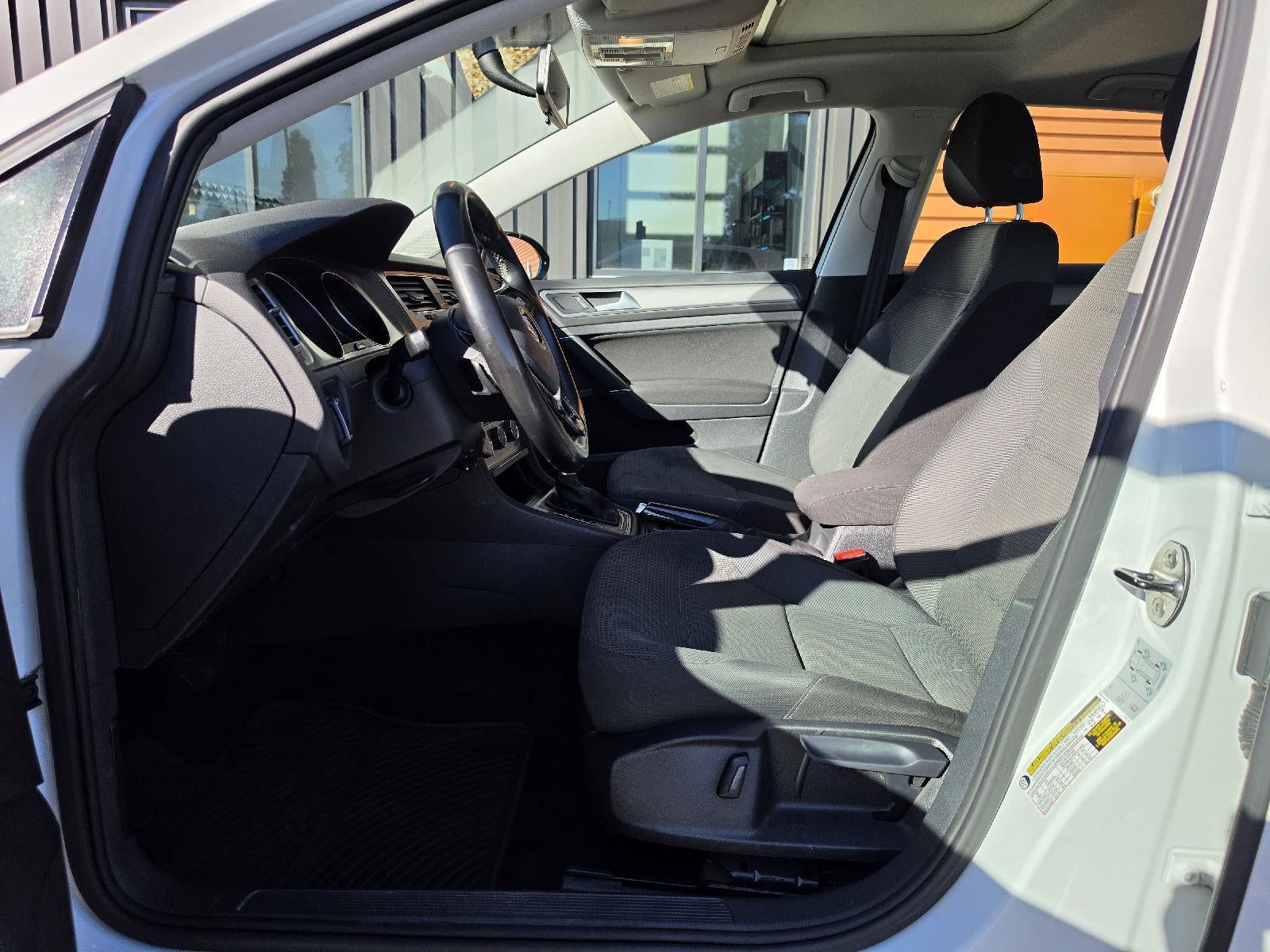 2016 Volkswagen Golf TSI S w/Sunroof