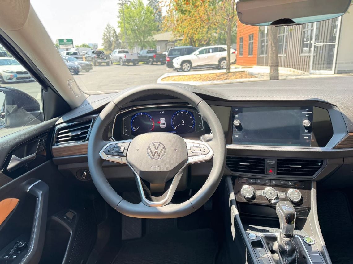 2022 Volkswagen Jetta 1.5T SEL Sedan 4D
