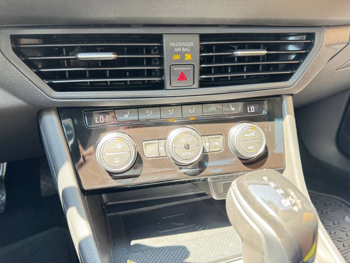 2022 Volkswagen Jetta 1.5T SEL Sedan 4D