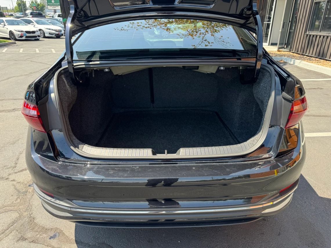 2022 Volkswagen Jetta 1.5T SEL Sedan 4D