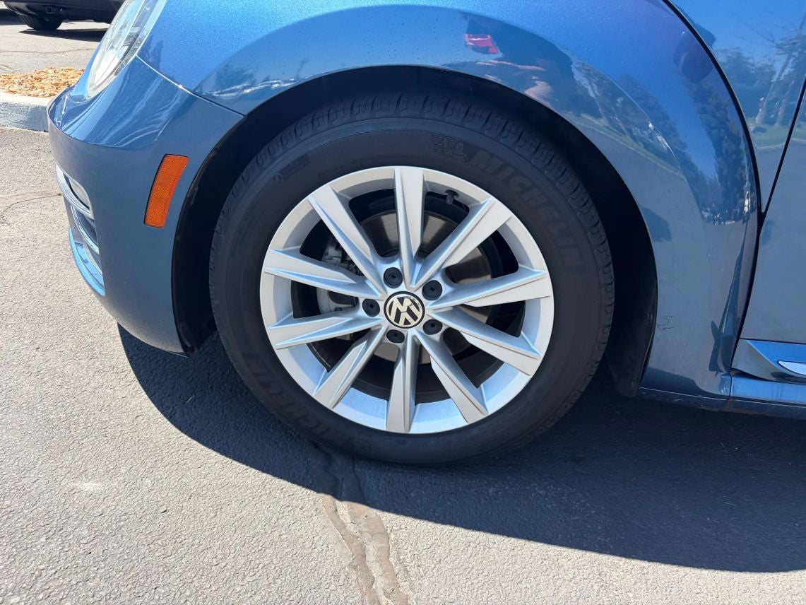 2017 Volkswagen Beetle 1.8T SE Hatchback 2D