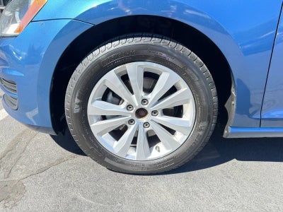2015 Volkswagen Golf TDI S 4-Door