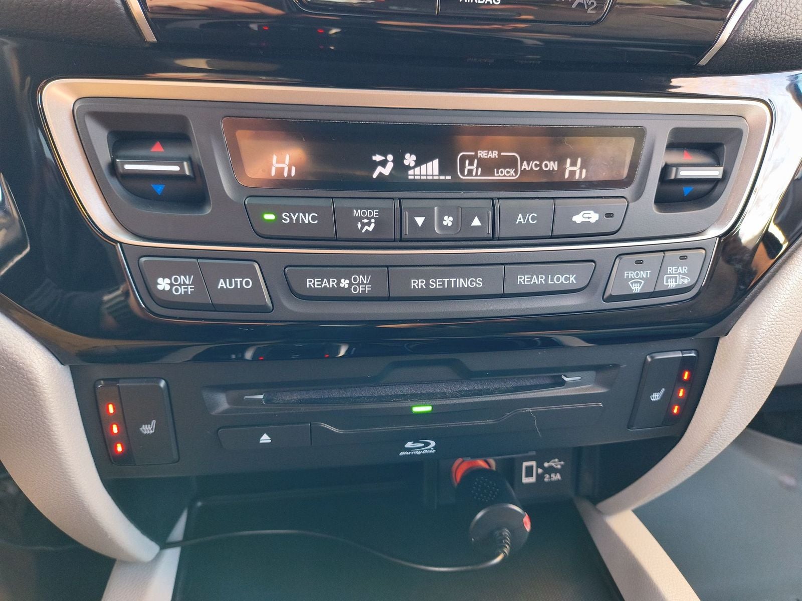 2022 Honda Pilot Touring 8 Passenger