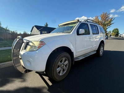 2010 Nissan Pathfinder SE Sport Utility 4D