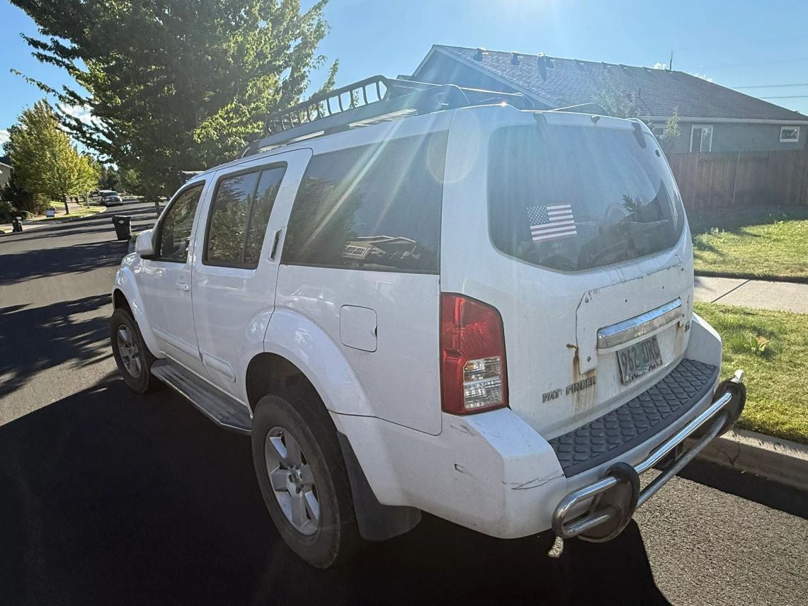 2010 Nissan Pathfinder SE Sport Utility 4D